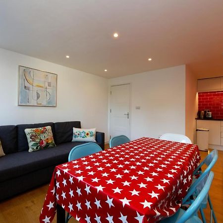 London Deluxe Apartments Mitcham Bagian luar foto