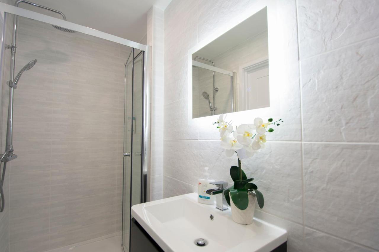 London Deluxe Apartments Mitcham Bagian luar foto