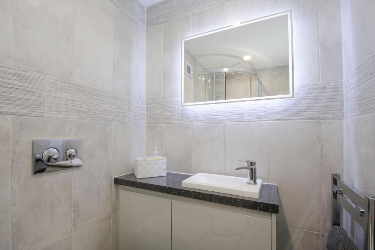 London Deluxe Apartments Mitcham Bagian luar foto