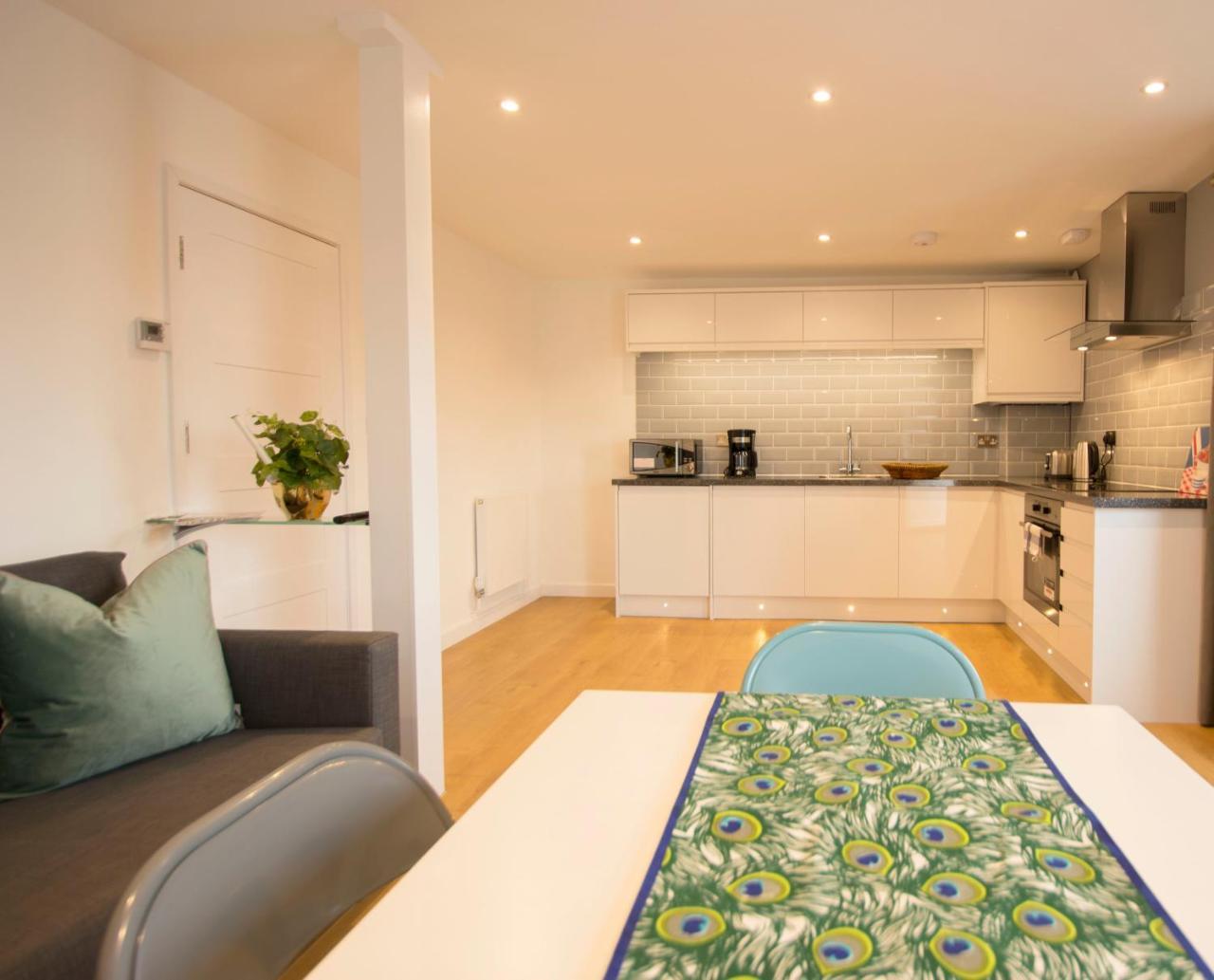 London Deluxe Apartments Mitcham Bagian luar foto