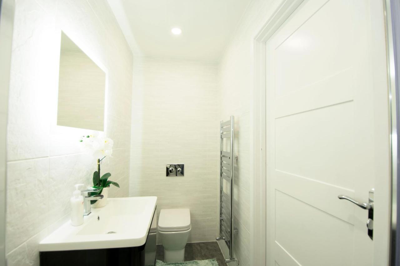 London Deluxe Apartments Mitcham Bagian luar foto