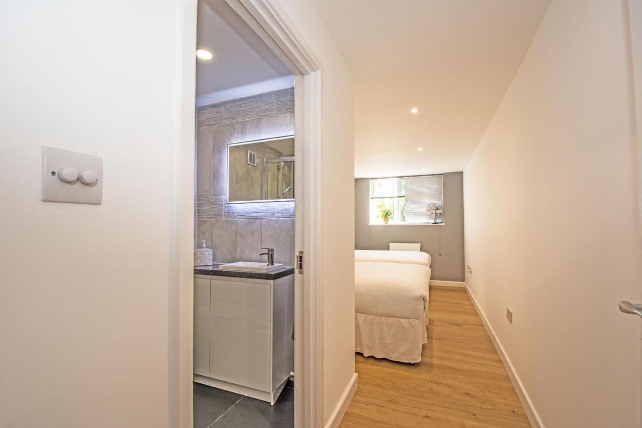 London Deluxe Apartments Mitcham Bagian luar foto